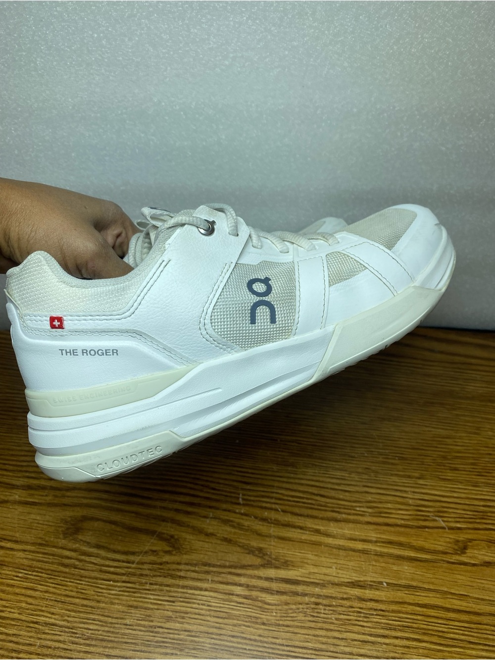 On The Roger Clubhouse Pro Womens Size 9 White Athletic Running Shoes Sneakers